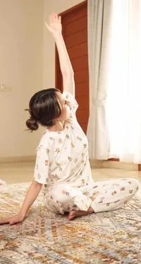 7 Potret Gaya Kasual Cinta Laura, Tetap Terkesan Stylish dan Pancarkan Aura Bintangnya