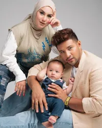 7 Potret Gaya Swag Irish Bella dan Ammar Zoni, Baby Air Kecil-Kecil Sudah Bisa Pose - Disebut Keluarga 'Good Looking' Oleh Netizen