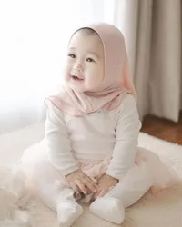 7 Potret Gemas Baby Rumi Anak Dian Pelangi Saat Kenakan Hijab, Netizen Fokus pada Ekspresi Murah Senyum Si Kecil