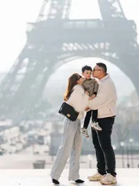 7 Potret Gilang Dirga Liburan ke Paris Bersama Keluarga 