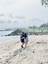 7 Potret Happy Asmara dan Gilga Sahid yang Lengket Terus Meski di Pantai, Definisi Saling Cinta dan Mesra Selalu