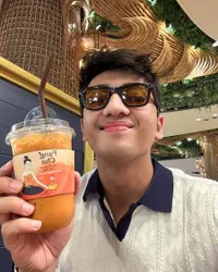 7 Potret Harris Vriza Nikmati Liburan ke Thailand, Cicipi Mango Sticky Rice hingga Tom Yam - Berat Badan Naik dalam 3 Hari