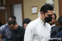 7 Potret Harvey Moeis Jalani Sidang Tuntutan Atas Kasus Korupsi Timah, Tampil Rapi Kenakan Kemeja Putih dan Masker Hitam
