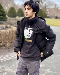 7 Potret Hrehaan Roshan Anak Hrithik Roshan yang Kini Genap Berusia 19 Tahun, Kuliah di Boston - AS