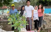 7 Potret Ifan Seventeen Ziarah ke Makam Dylan Sahara Bersama Citra Monica, Jaga Silaturahmi Dengan Keluarga Mendiang Istri