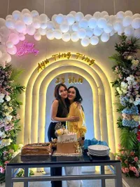 7 Potret Iis Dahlia Punya Doa Khusus di Ulang Tahun Ayu Ting Ting, Minta Dikirimkan Laki-Laki Penjaga Hidup