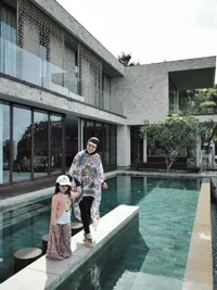 7 Potret Irish Bella Liburan Bareng Keluarga di Lombok, Naik Perahu - Snorkeling