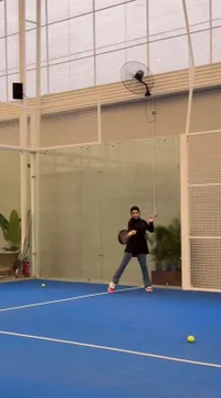 7 Potret Irish Bella Penuh Semangat Main Padel Bareng Suami dan Anaknya, Tetap Cantik Tanpa Makeup