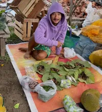 7 Potret Isa Bajaj yang Balik ke Kampung Halaman dan Buka Warung Makan, Akui Kerap Dikira Bangkrut oleh Netizen