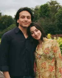 7 Potret Jefri Nichol dan Ameera Khan Kencan Romantis di Yogjakarta, Cantik Pakai Kebaya & Disebut Auranya Beda