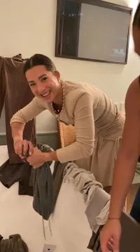 7 Potret Jennifer Bachdim Nyuci Baju di Bathtub Saat di Amerika, Dibantu Putri Sulung