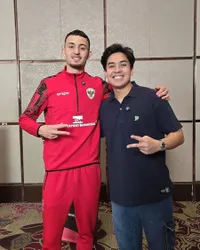 7 Potret Jerome Polin Pakai Jersey Jepang saat Foto Bareng Timnas, Biar Gak Kena Kutukan dan Hujat Netizen