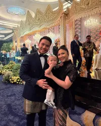 7 Potret Jessica Mila Kondangan Bareng Suami & Anak, Baby Kyarra Gemas Banget Bikin Salfok