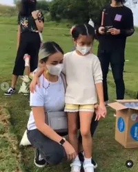 7 Potret Joanna Alexandra dan Anak-anaknya Ziarah ke Makam Raditya Oloan, Sudah Bisa Tersenyum 