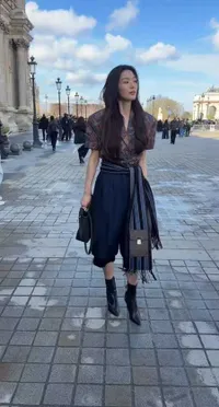 7 Potret Jun Ji Hyun Stunning di Louis Vuitton Fall/Winter 2026 Show di PFW