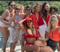 7 Potret Kabar Shanty yang Disebut Makin Mirip Bule, Kerap Pakai Bikini Pamer Body Goals - Netizen Suruh Suaminya Pindah Agama