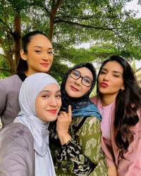 7 Potret Kebersamaan Bintang Sinetron 'CINTA DI UJUNG SAJADAH', Cut Syifa Kompak dengan Zikri Daulay hingga Tsania Marwa