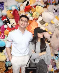 7 Potret Kebersamaan Fuji dan Verrell Bramasta di Playground, Asyik Main Capit Boneka - Sempat Kompakan Saat Miror Selfie Berdua