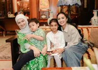7 Potret Kebersamaan Kris Dayanti dan Siti Nurhaliza di Malaysia, Sudah 30 Tahun Bersahabat - Pernah Bikin Album Duet