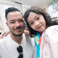 7 Potret Kebersamaan Zack Lee Bareng Buah Hati yang Jarang Tersorot, Cantik Berwajah Bule - Mirip Papanya Banget Jadi Sorotan