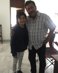 7 Potret Kedekatan Rey Bong Bintang 'DARI JENDELA SMP' Dengan Rano Karno, Bak Ayah dan Anak Kandung