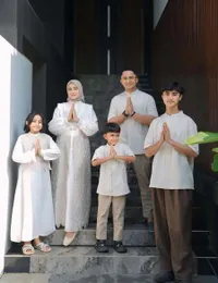 7 Potret Keluarga Hengky Kurniawan saat Lebaran dari Tahun ke Tahun, Selalu Kompak