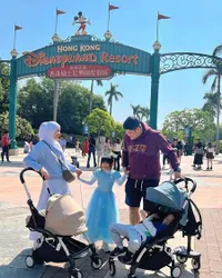 7 Potret Keluarga Ryana Dea & Puadin Redi Liburan ke Hongkong, Berkedok Nyenengin Anak Padahal Wujudkan Mimpi Masa Kecil