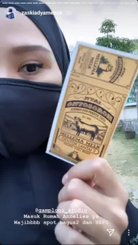 7 Potret Keluarga Zaskia Adya Mecca ke Studio Gamplong, Film Baru Hanung Bramantyo Bakalan Syuting di Sini