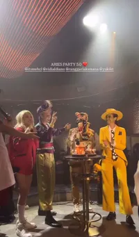 7 Potret Keseruan 'Geng Aries Party' Vidi Aldiano hingga BCL, Usung Tema 90s TV Show - Deretan Artis Cosplay All Out