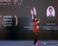 7 Potret Keseruan Fuji Saat di China, Terima Penghargaan Bergengsi - Asyik Main Ski