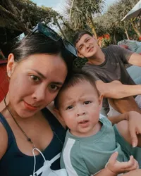 7 Potret Keseruan Keluarga Marcell Darwin Liburan Ke Bali, Tingkah Anaknya Menggemaskan 