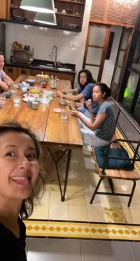 7 Potret Keseruan Sahur Pertama Keluarga Widi Mulia, Sempat Kepleset Saking Semangatnya