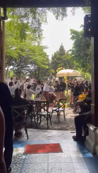 7 Potret Keseruan Tamu di Akad Nikah Aksa, Soimah Sambut Tamu Salaman Sambil Joget-joget