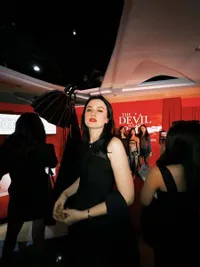 7 Potret Kimberly Ryder di Premiere The Devil Wears Prada 2, Auranya Fashion Queen