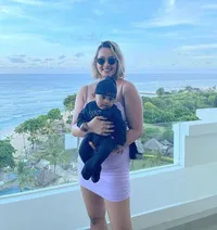 7 Potret Kimmy Jayanti yang Tetap Hot dan Doyan Pamer Body Goals Usai Melahirkan Anak Kedua