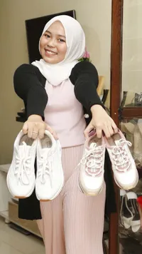 7 Potret Koleksi Sepatu Selfi LIDA, Nggak Cukup Satu Lemari - Lengkap dari Sneakers Sampai High Heels Ada Semua