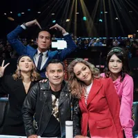 7 Potret Kompaknya Juri & Host Indonesian Idol, Udah Kaya Saudara Sendiri