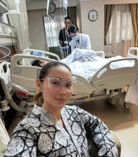 7 Potret Kondisi Adam Suseno Setelah Operasi Pembuluh Darah Robek di Kaki, Inul Daratista Takut dan Ucap Doa