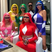 7 Potret Kostum Halloween Kylie Jenner yang Bikin Heboh, Power Rangers - Ratu Ular