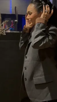 7 Potret Kris Dayanti Duet Bareng Amora Lemos, Nyanyikan Lagu Buat HUT Timor Leste ke-50