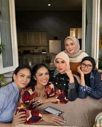 7 Potret Kris Dayanti Kumpul Bareng Seleb Senior dari Dian Nitami - Inneke Koesherawati, Semuanya Awet Muda