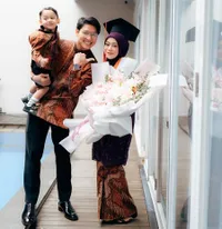 7 Potret Lesti Kejora Wisuda, Rizky Billar Absen Dampingi di Gedung - Senang Lihat Sang Istri Gapai Mimpinya