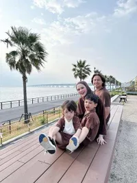 7 Potret Liburan Cut Meyriska dan Roger Danuarta ke Jepang, Asyik Jelajahi Disneyland hingga Kunjungi Jembatan Ebisubashi