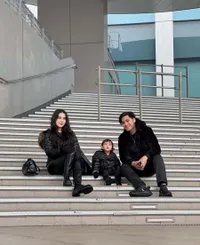 7 Potret Liburan Kevin Aprilio ke Jepang, Kunjungi DiverCity Tokyo Plaza sambil Momong Anak 