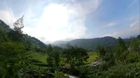 7 Potret Liburan Nisya Ahmad dan Syahnaz Sadiqah ke Bogor, Asyik Main di Air Terjun Bersama si Kembar