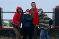 7 potret Liburan Seru Donna Agnesia dan Darius Sinathrya di Bromo