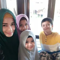 7 Potret Lucu Aisyil, Anak Bungsu Jihan Fahira & Primus Yustisio yang Jarang Tersorot