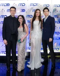 7 Potret Luna Maya di Pesta Anniversary Pernikahan Manoj Punjabi, Tampil Menawan dalam Balutan Gaun Karya Ivan Gunawan - Mesra bareng Maxime Bouttier
