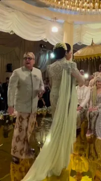 7 Potret Maia Estianty dan Irwan Mussry Lakukan Prosesi Saweran di Akad Nikah Al Ghazali - Alyssa Daguise