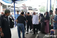 7 Potret Mansyur S. Melayat ke Kediaman Hamdan ATT, Ungkap Kehilangan Sahabat Seperjuangan